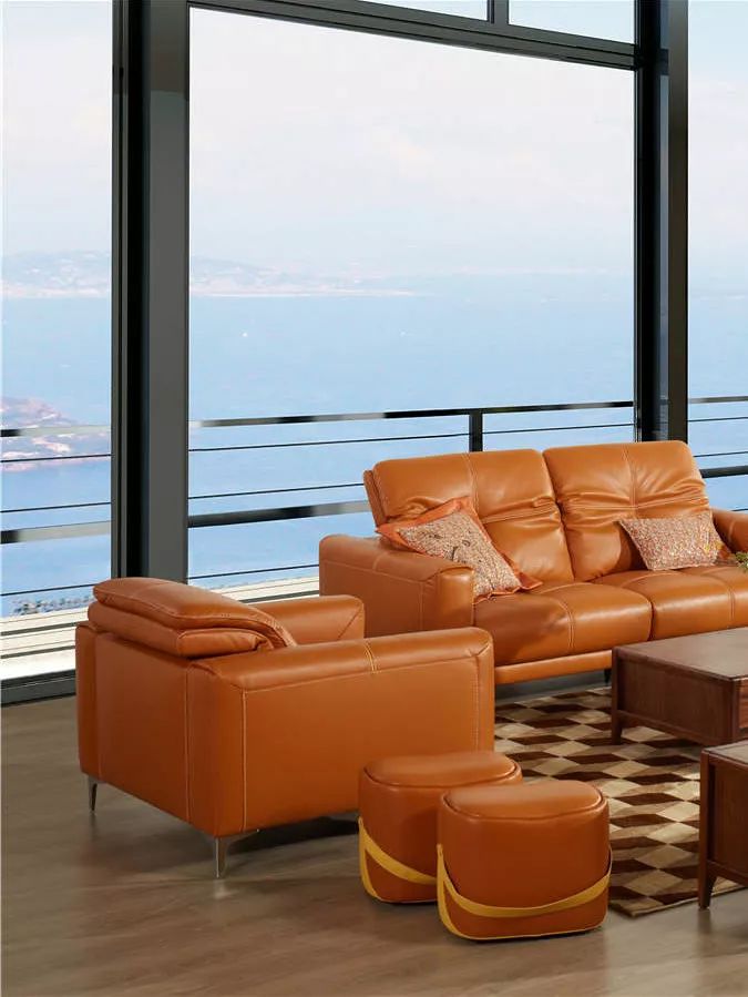 轻奢作风的客厅如何选择沙发，怎么搭配沙发更漂亮？